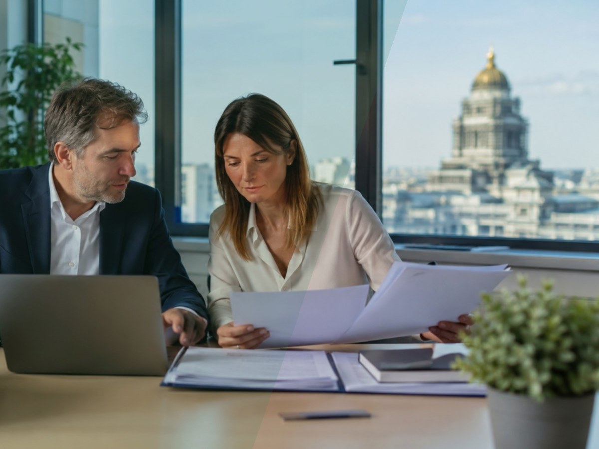 Discussion calme autour de documents